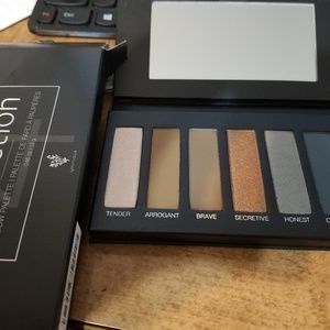 Younique Moodstruck Addiction Eyeshadow Palette #4